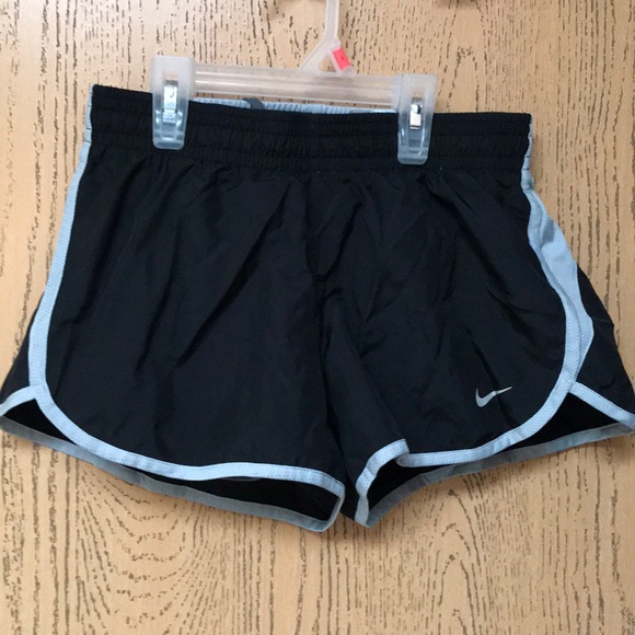 Nike Pants - Like new Nike shorts
